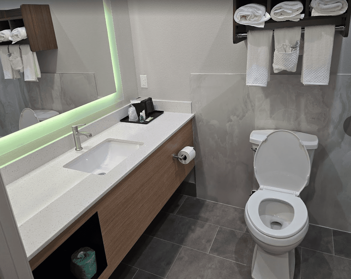 Clarion Pointe Spring