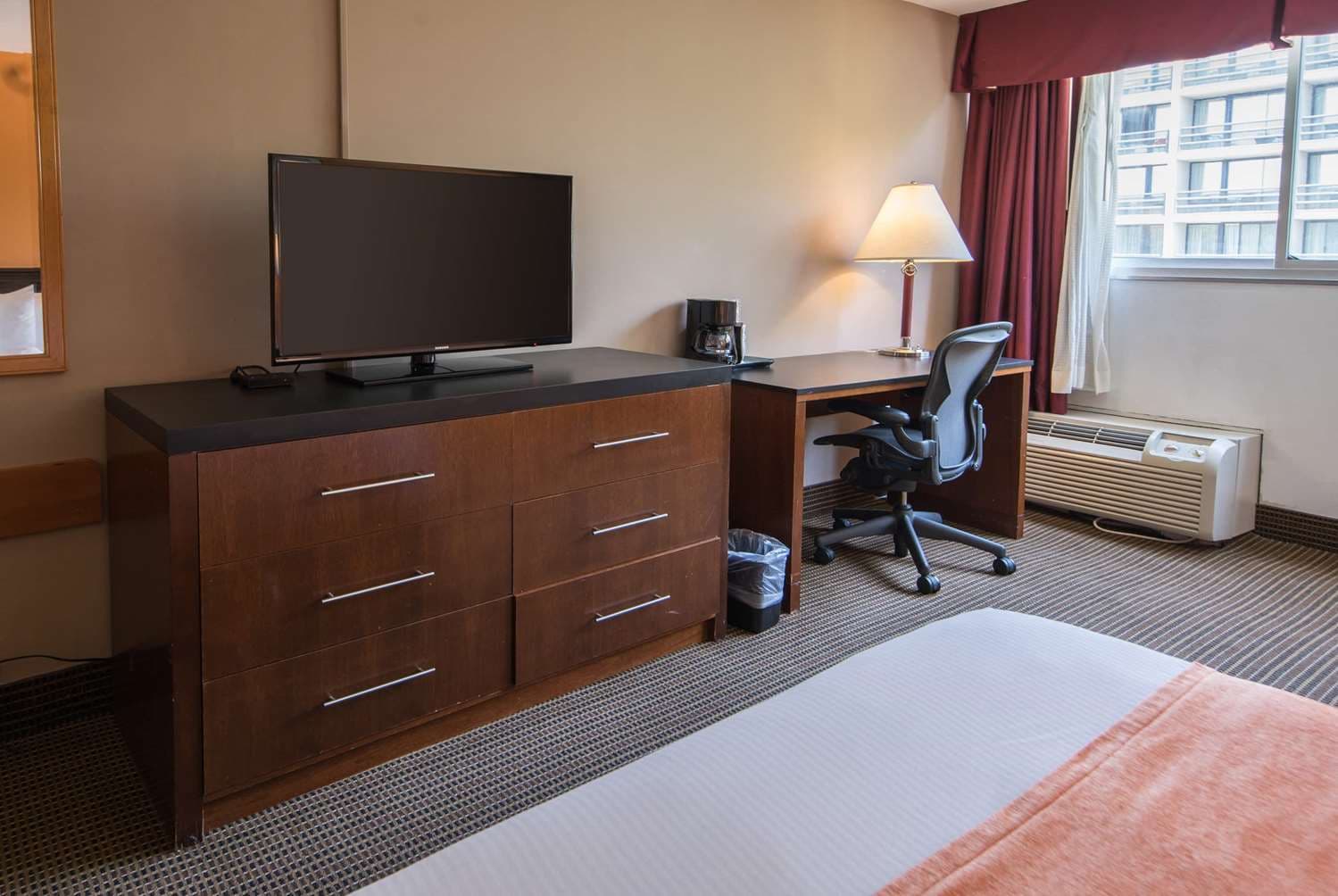 Howard Johnson by Wyndham Fullerton/Anaheim