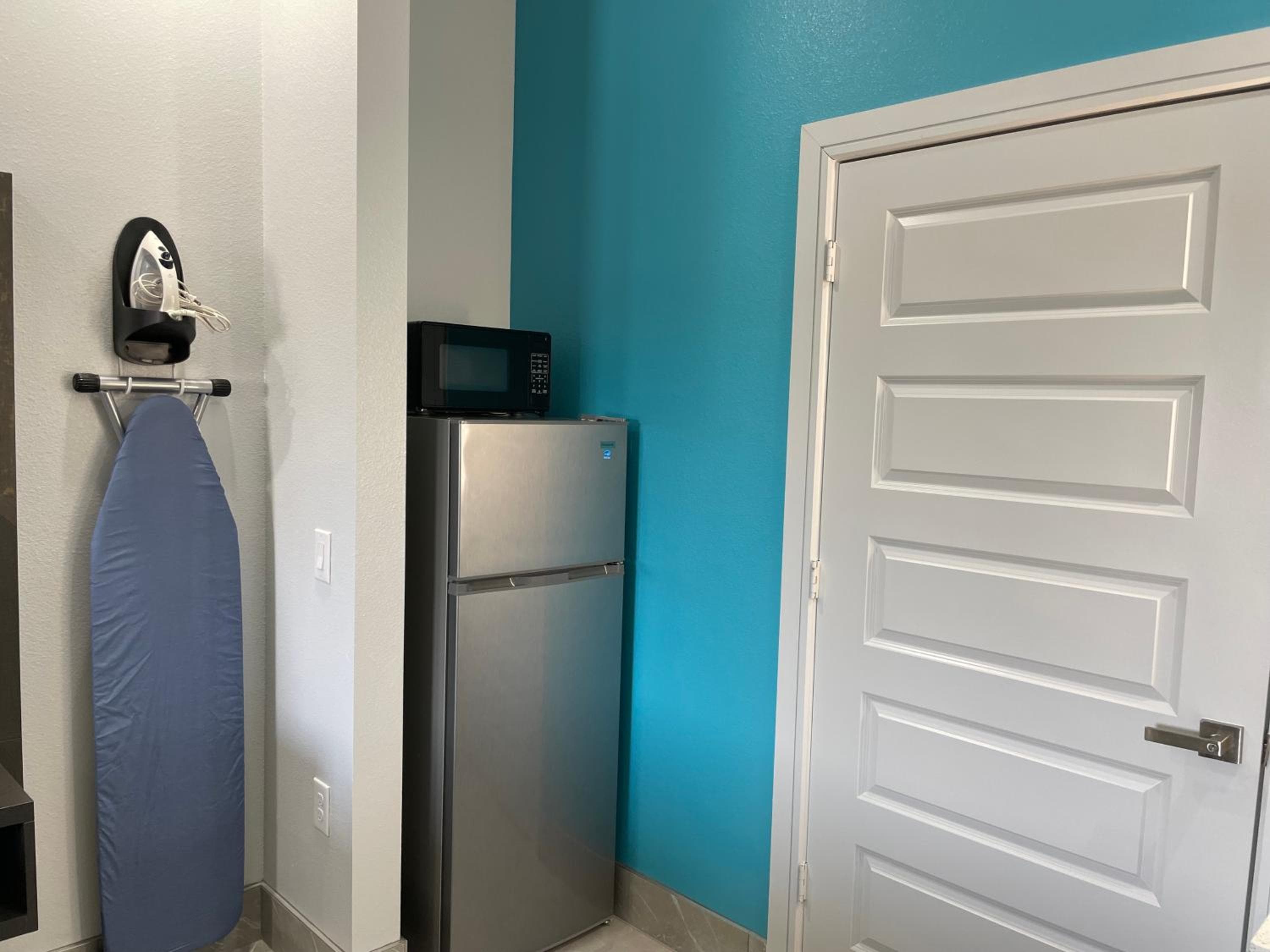 LiV Inn & Suites Houston