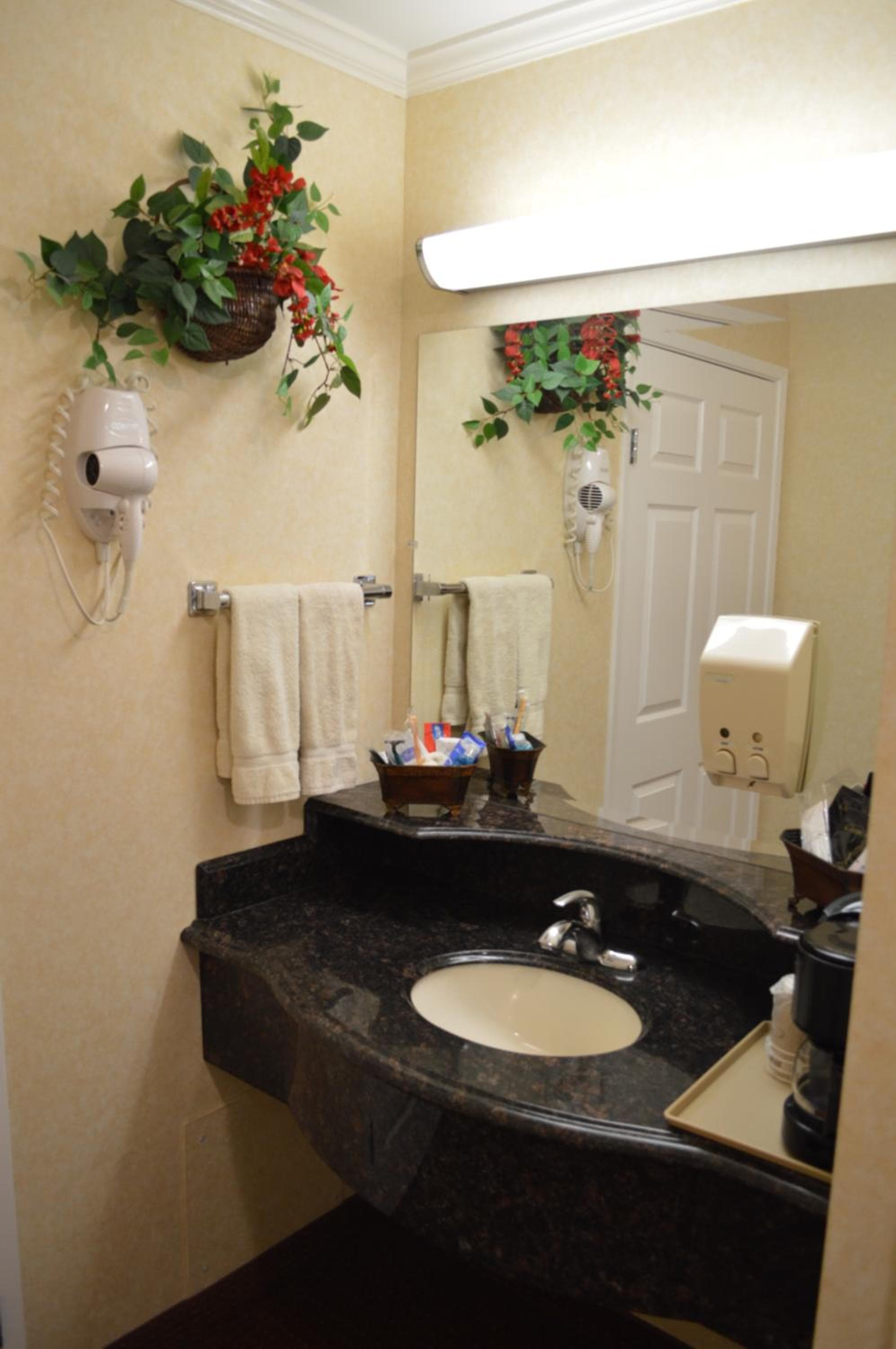 Dynasty Suites Redlands