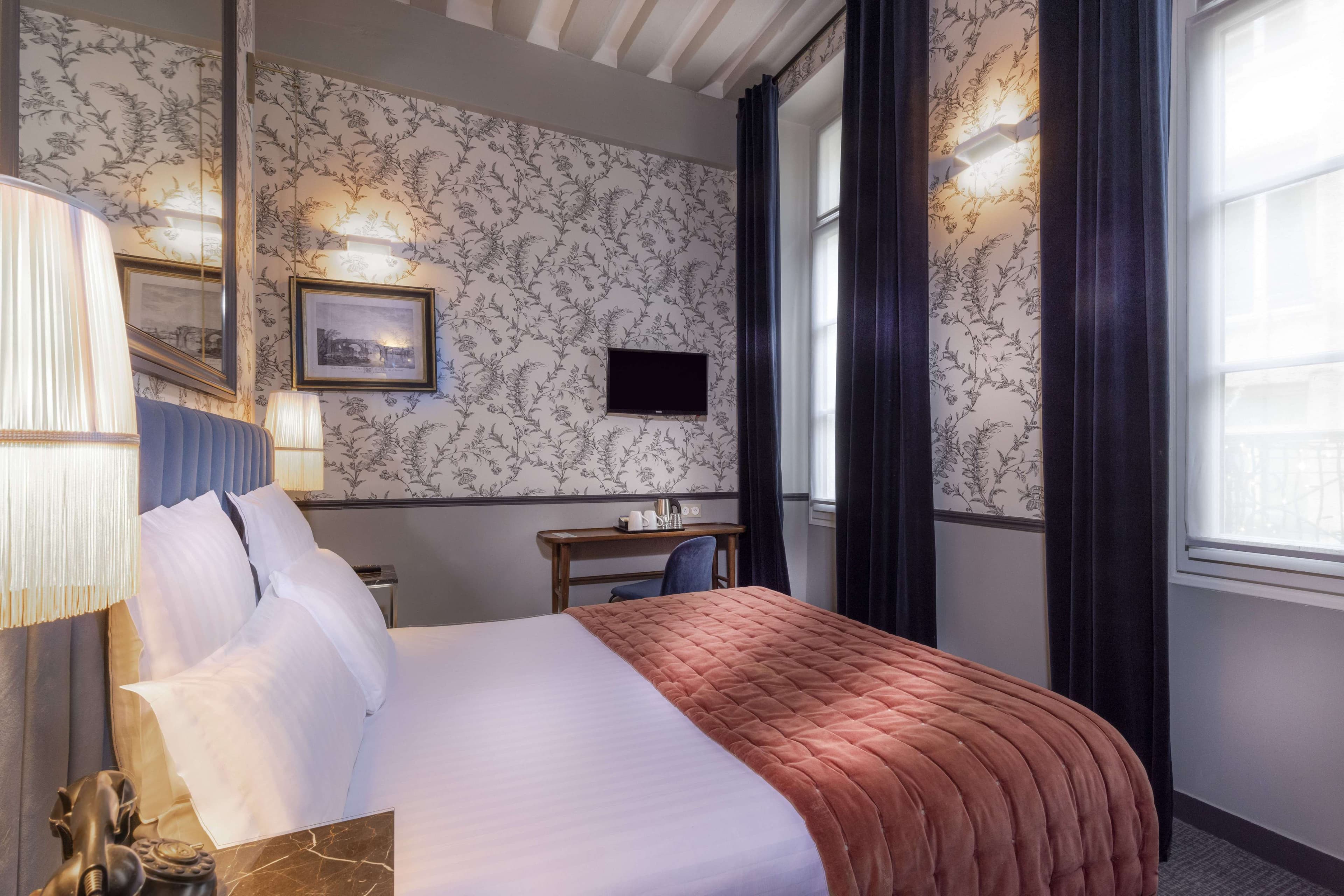 Dauphine Saint Germain