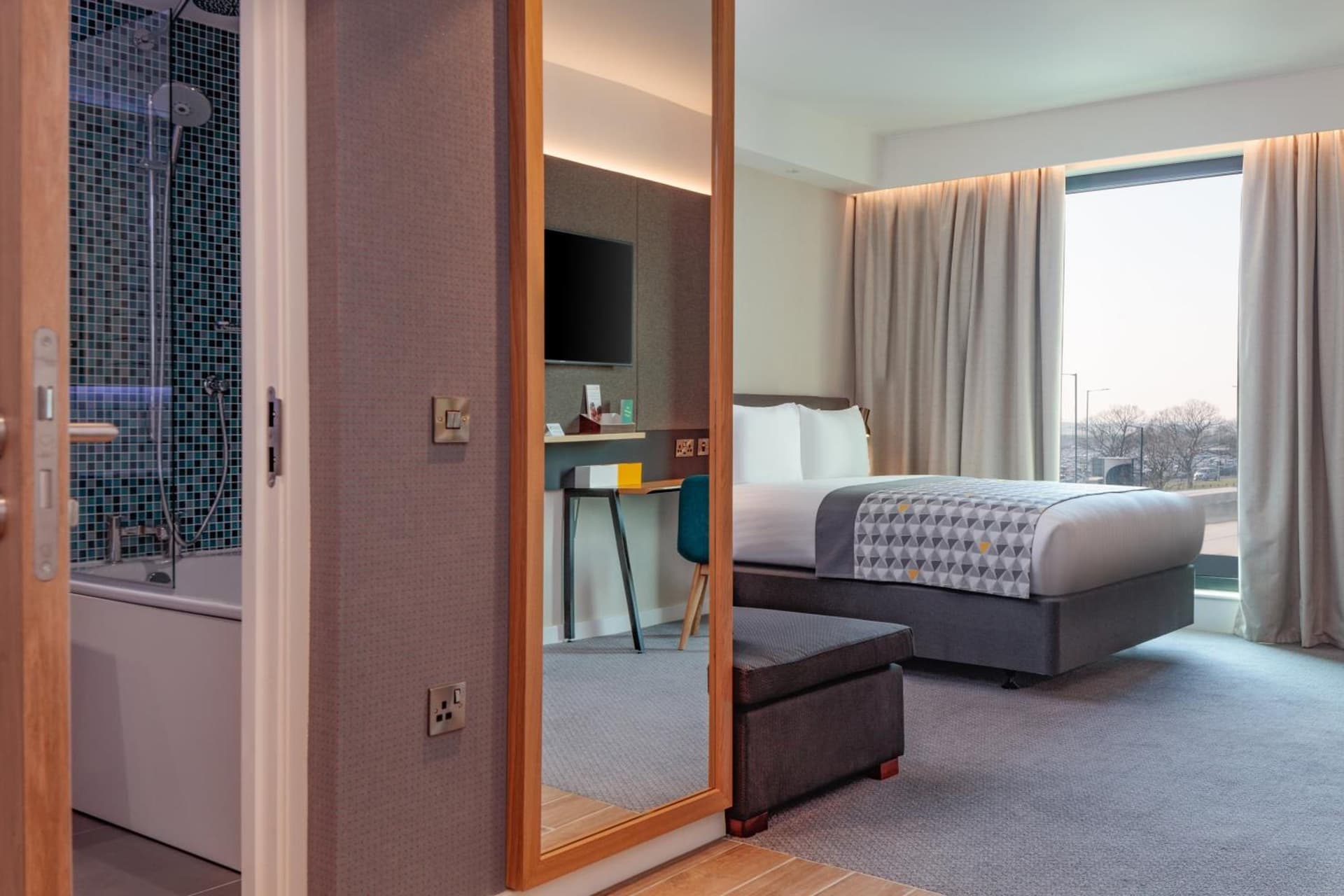 Holiday Inn London Heathrow - Bath Road by IHG