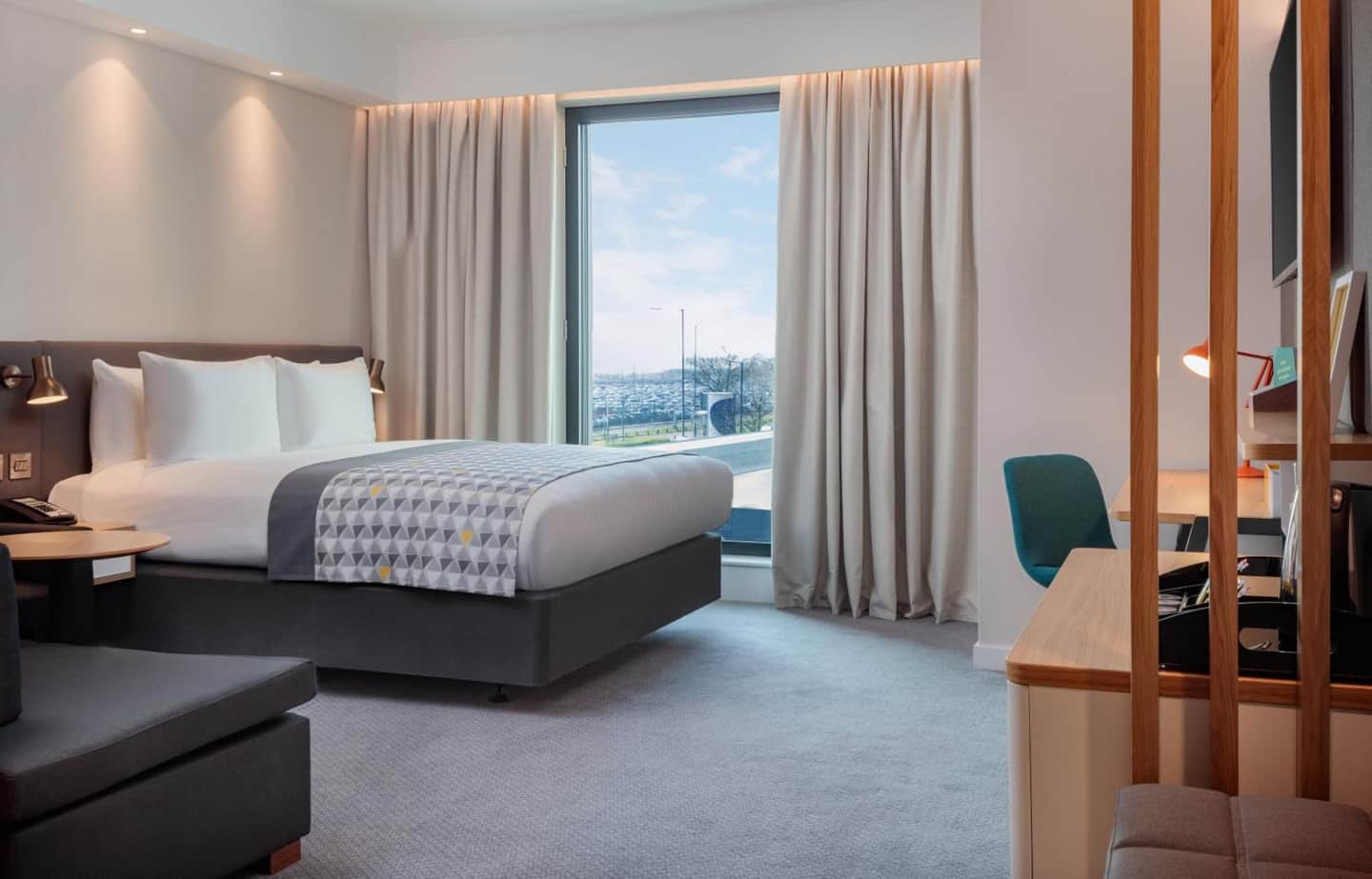 Holiday Inn London Heathrow - Bath Road by IHG