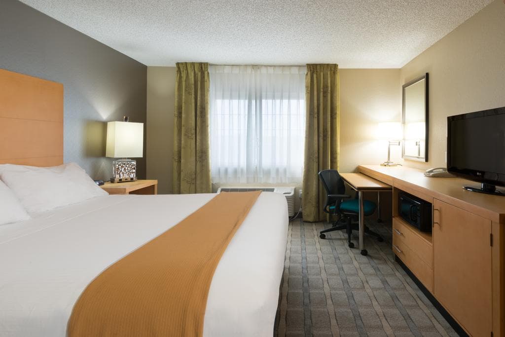 Holiday Inn Express & Suites Wheat Ridge-Denver West