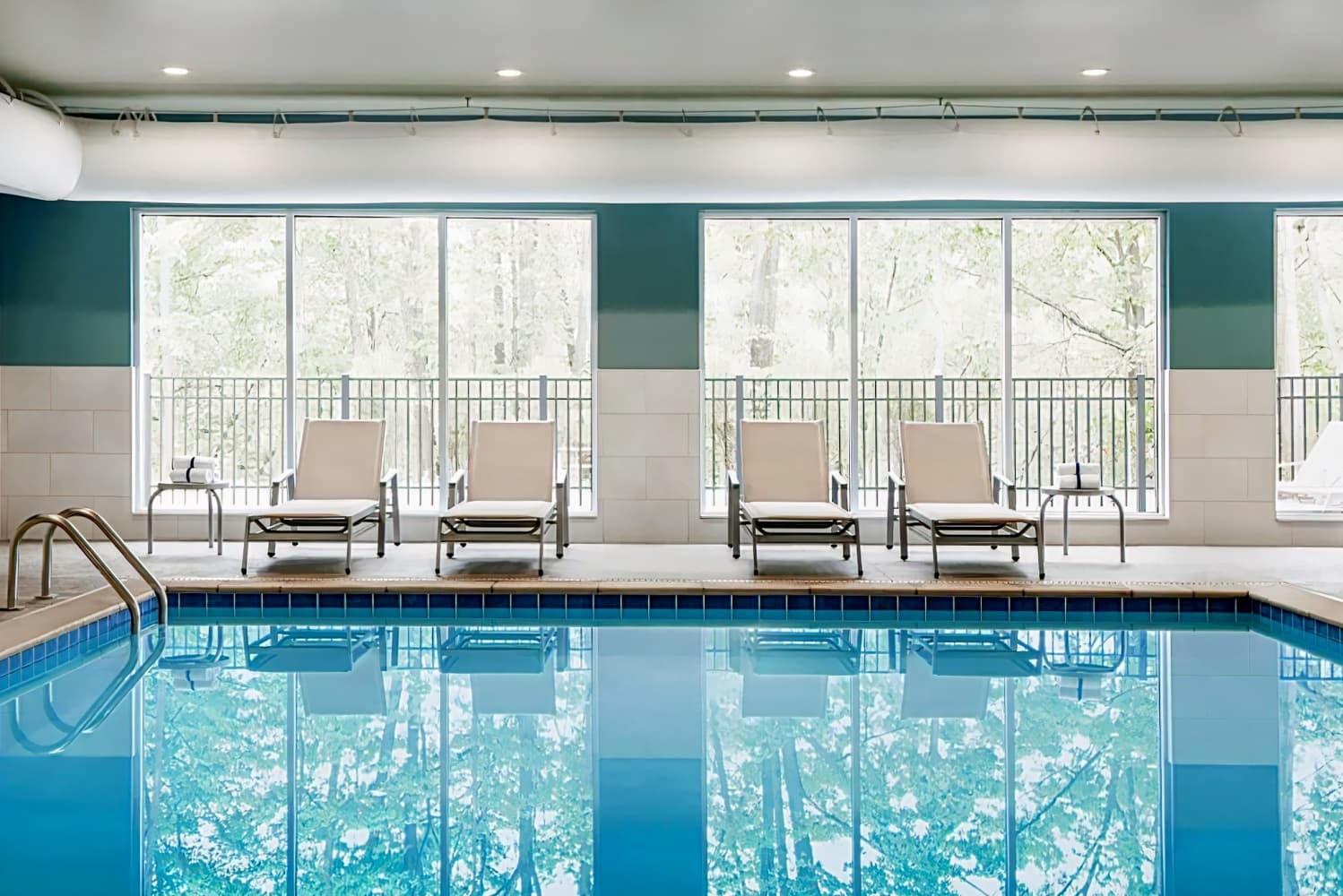 Holiday Inn Express & Suites - Columbus - Worthington