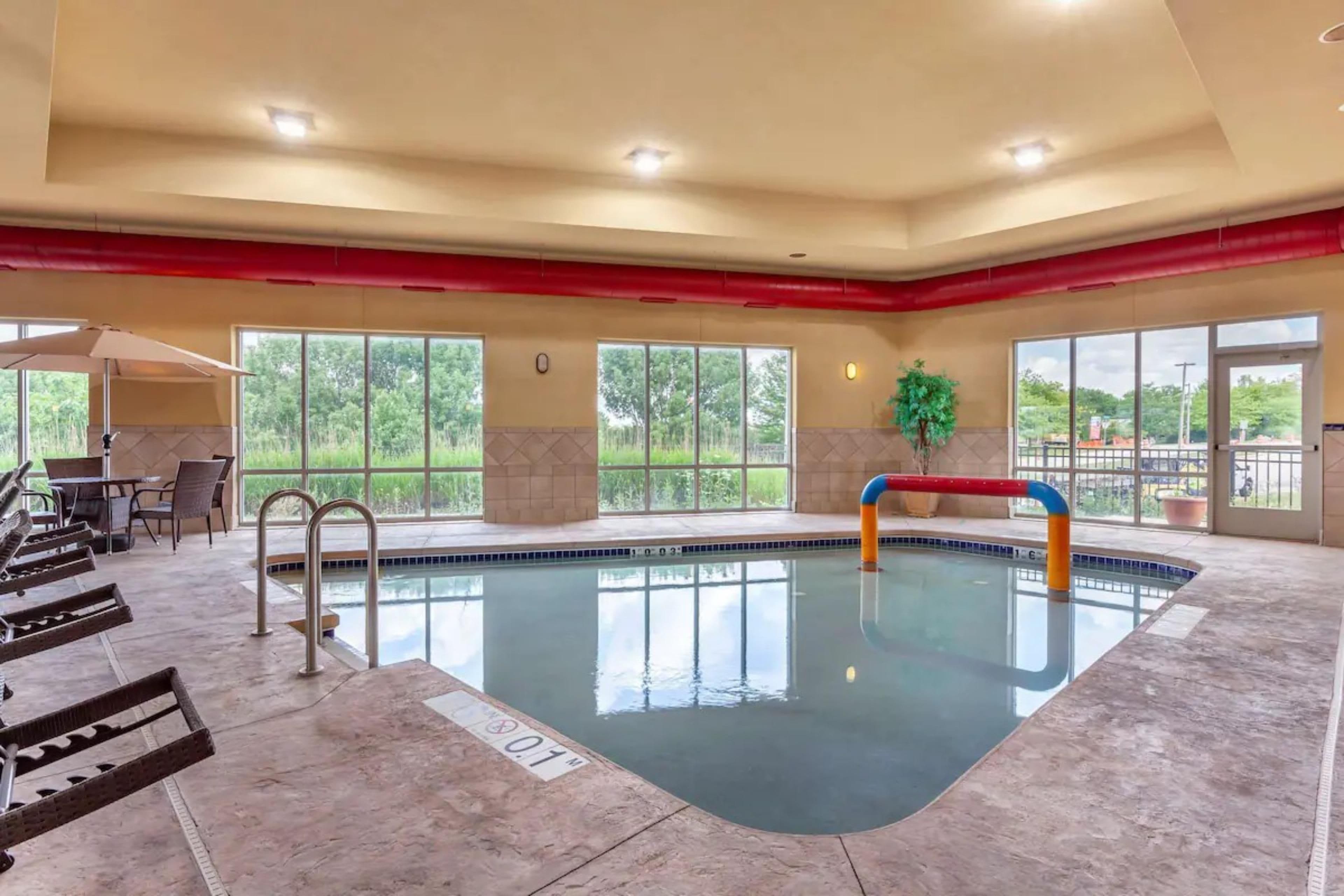 Holiday Inn Express & Suites Milwaukee NW – Park Place, an IHG Hotel