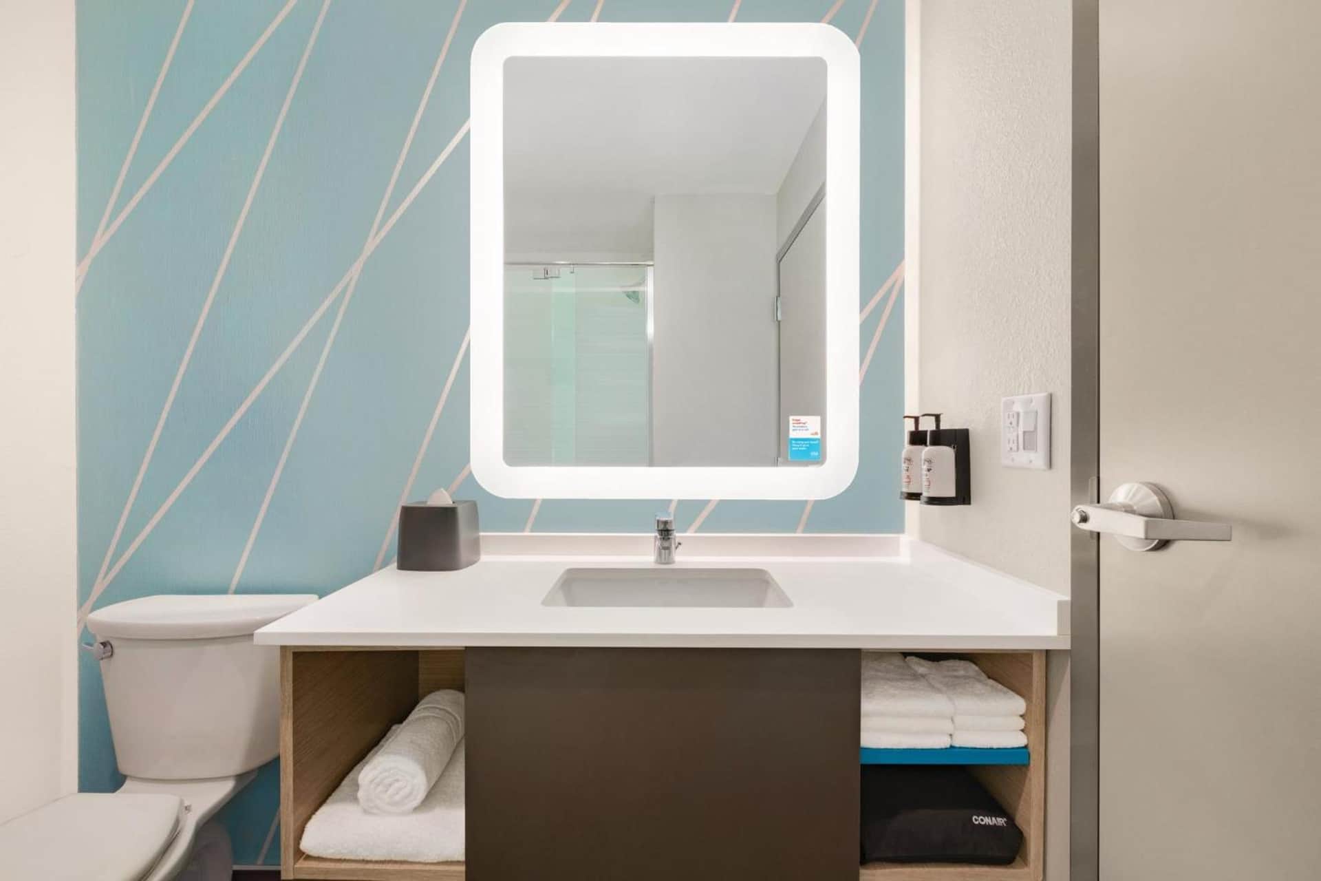 avid hotels - Brooklyn Dyker Heights, an IHG Hotel
