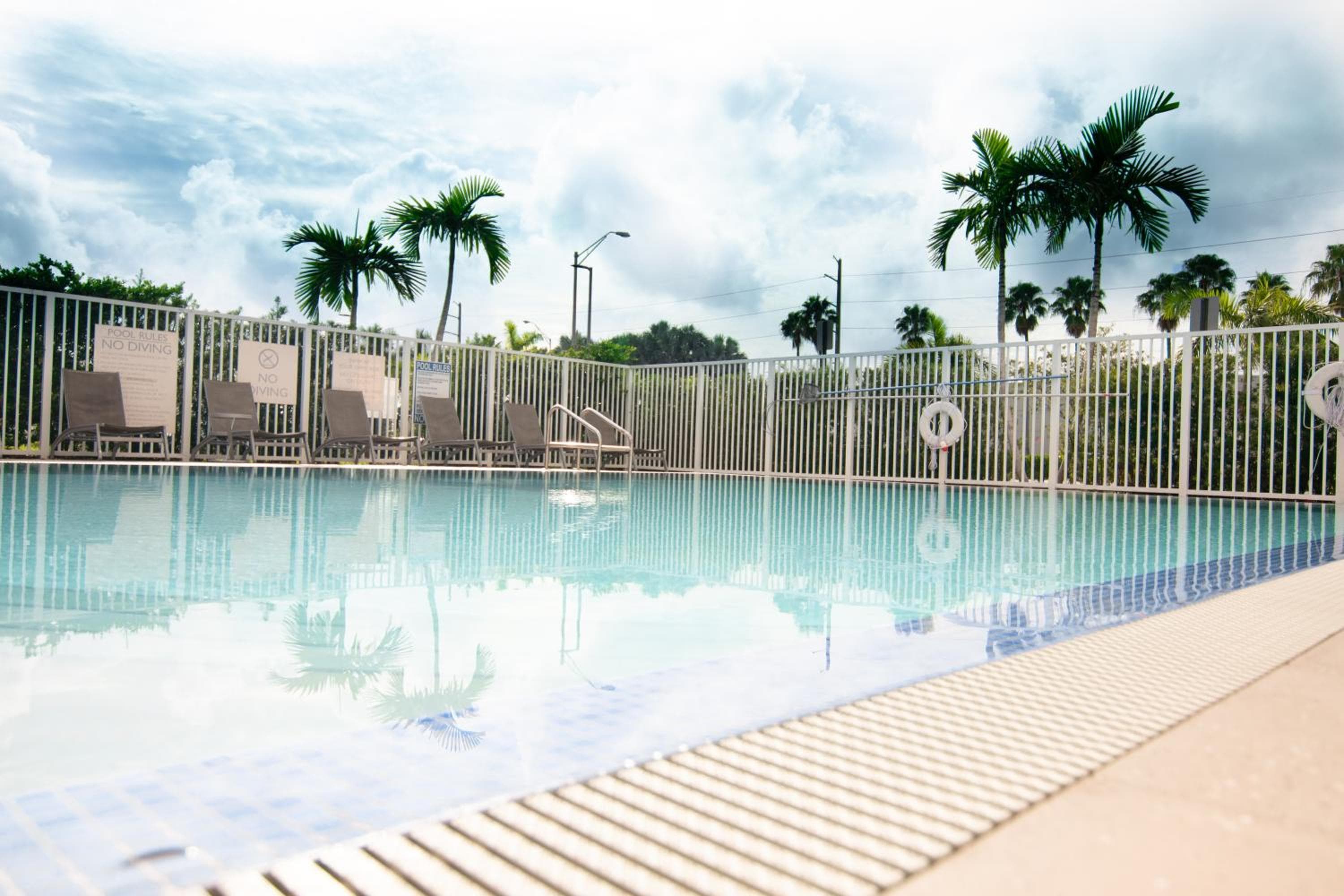 Candlewood Suites Miami Intl Airport - 36th St, an IHG Hotel