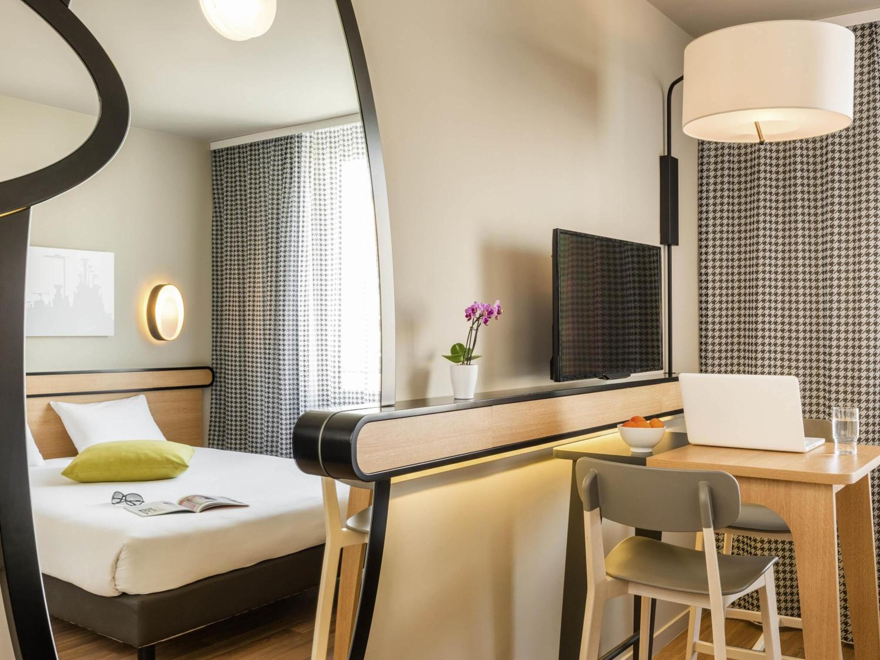 Aparthotel Adagio Access Paris Massy Gare TGV