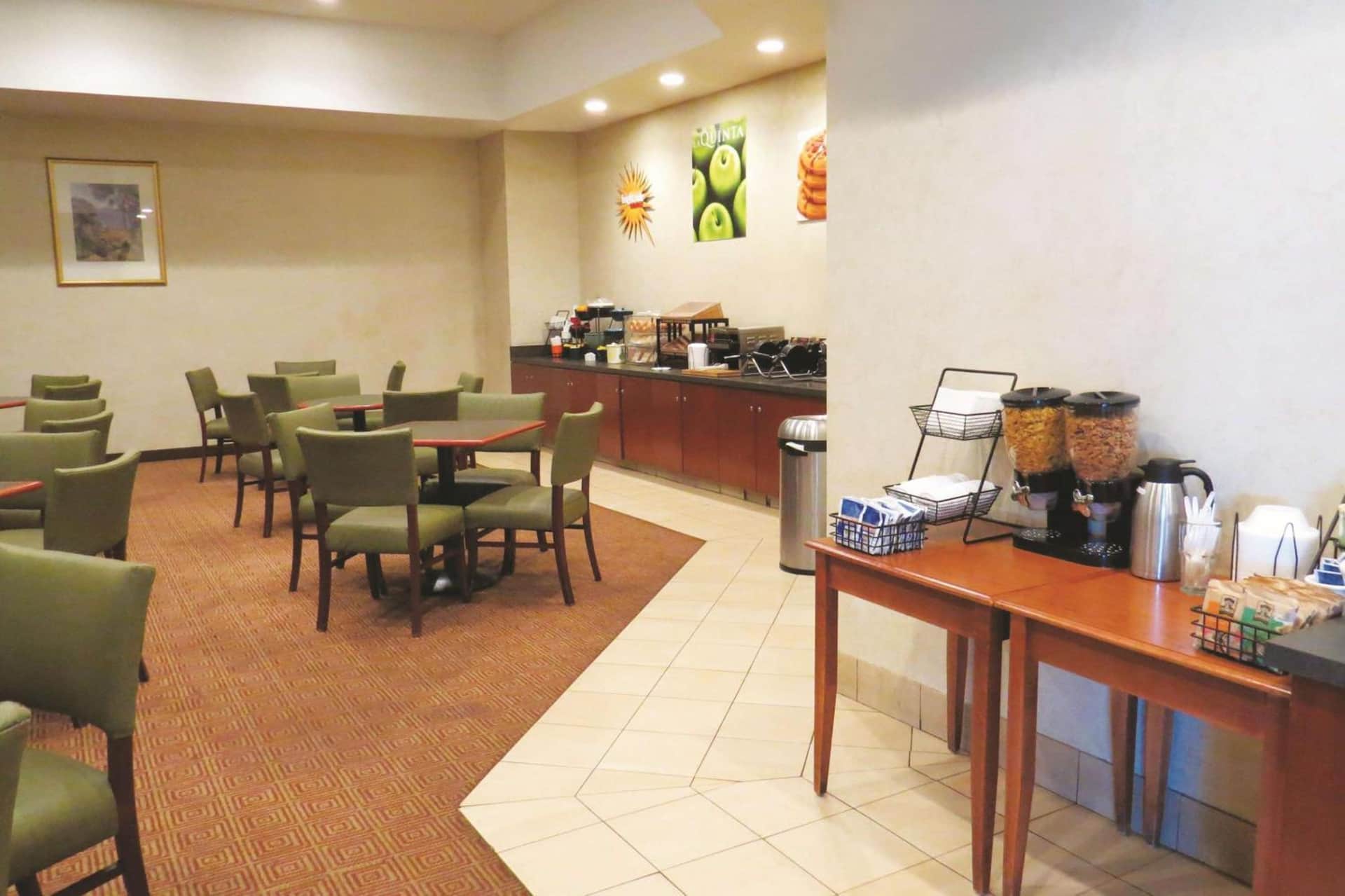 La Quinta by Wyndham Stamford / New York City
