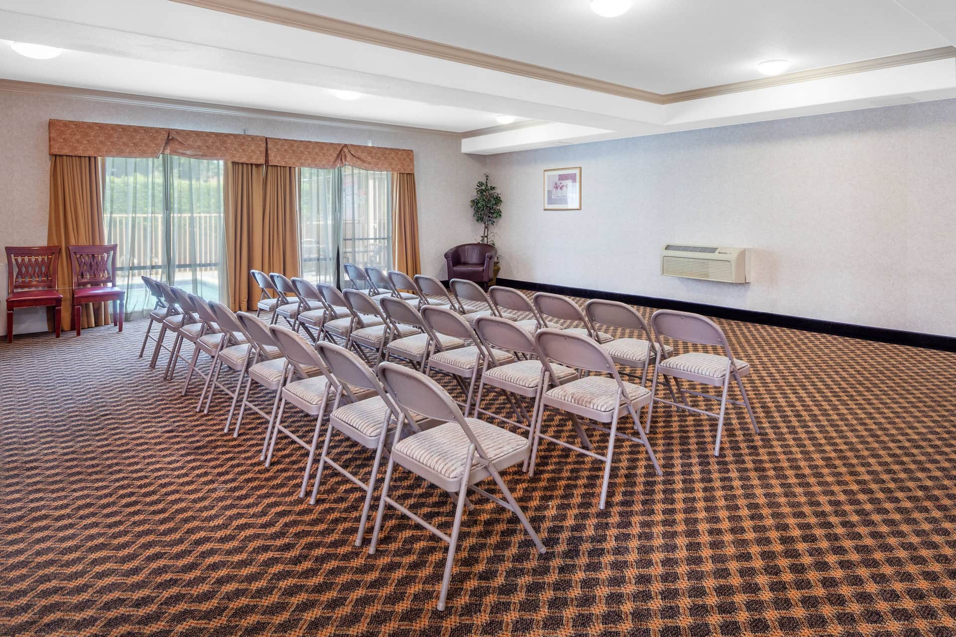 Howard Johnson by Wyndham Pico Rivera Hotel & Suites