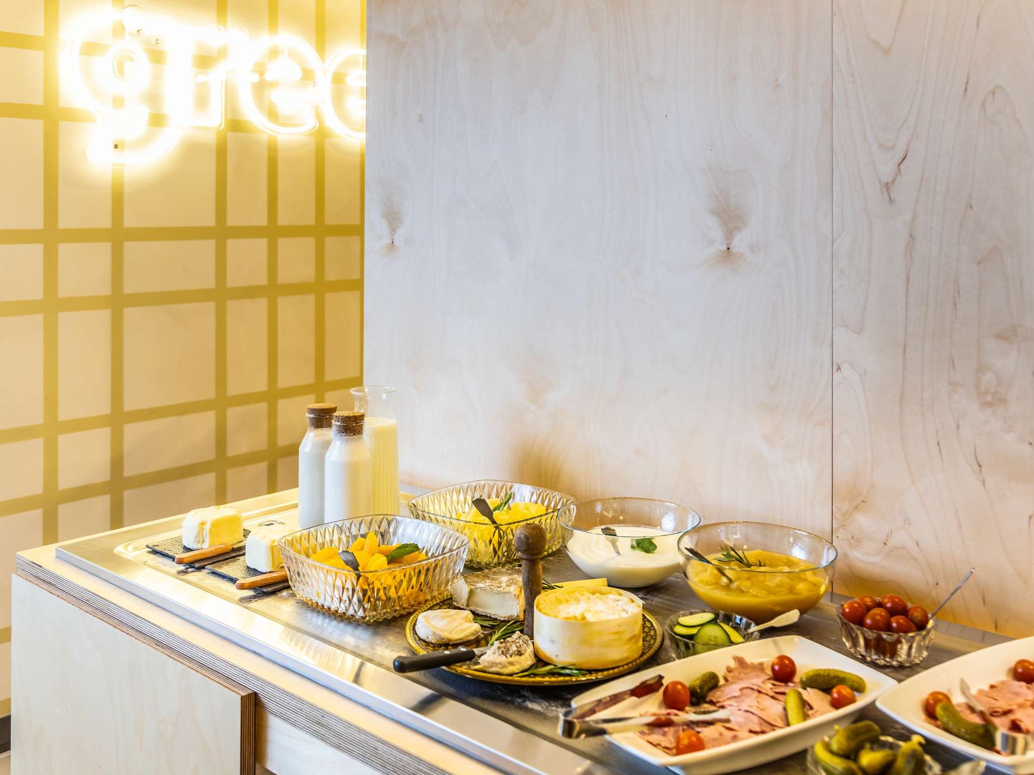 greet hotel Marseille Parc Chanot Vélodrome