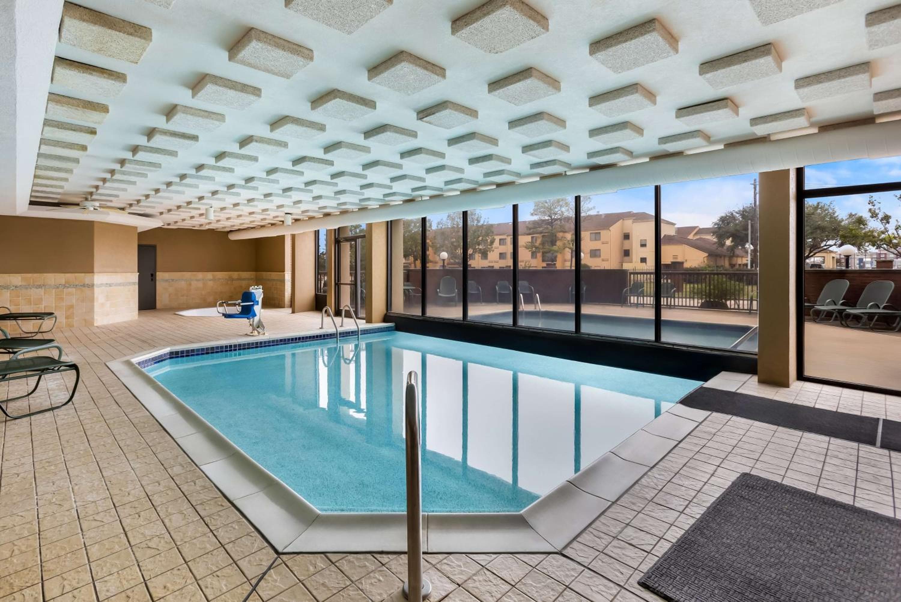 Sonesta Essential Houston Hobby Airport