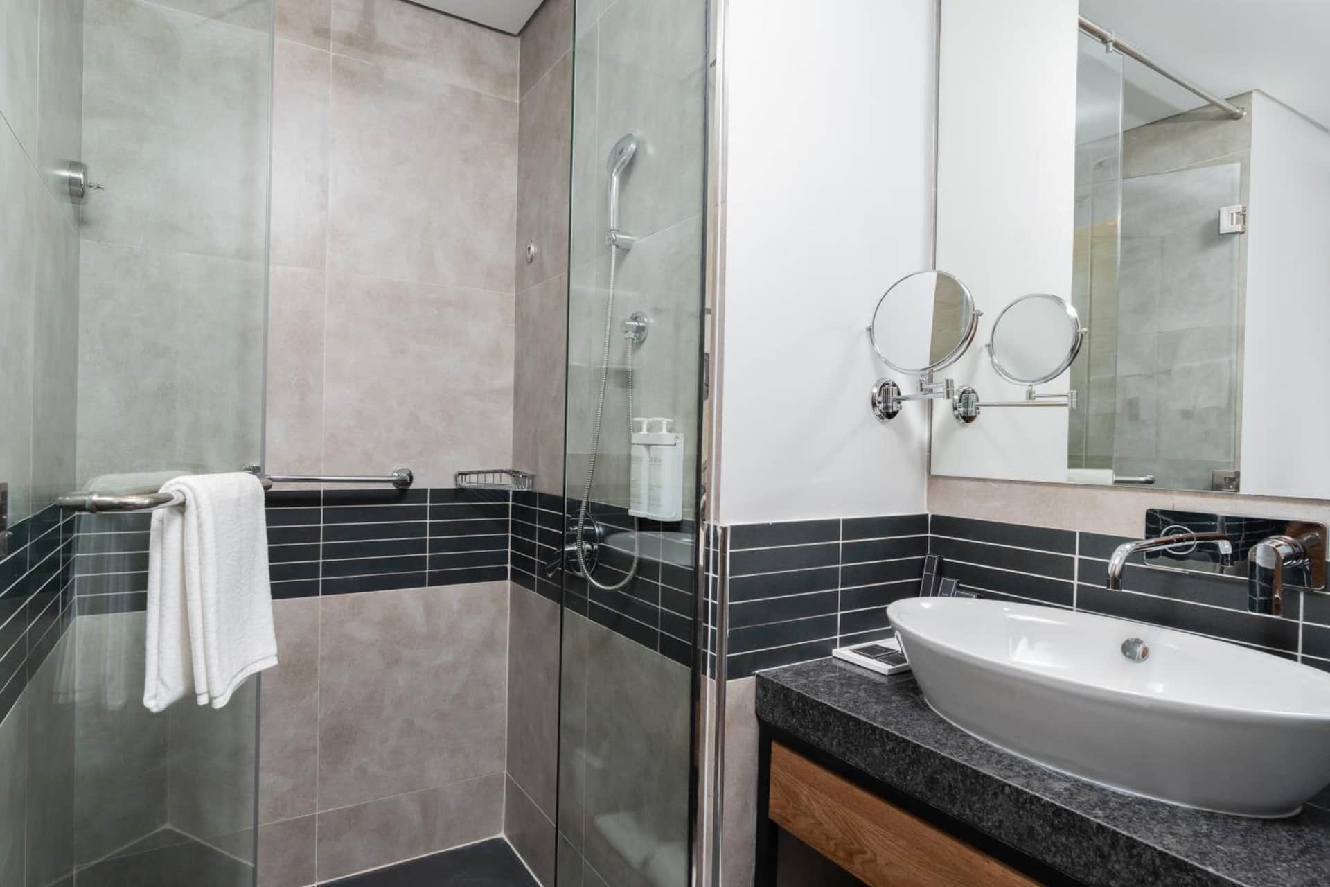 Holiday Inn Dubai Village Circle
