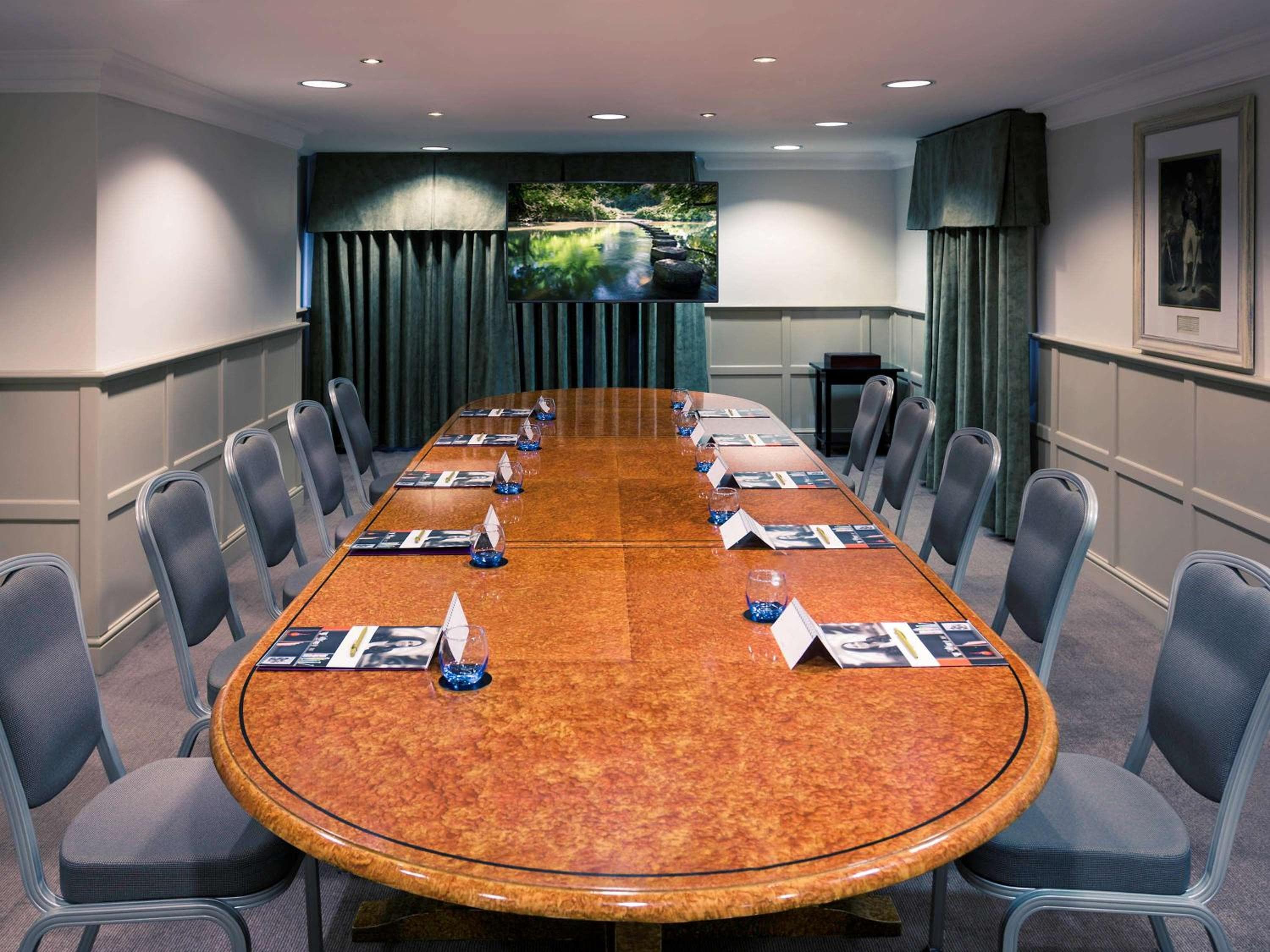 Sunday Box Hill Burford Bridge Hotel