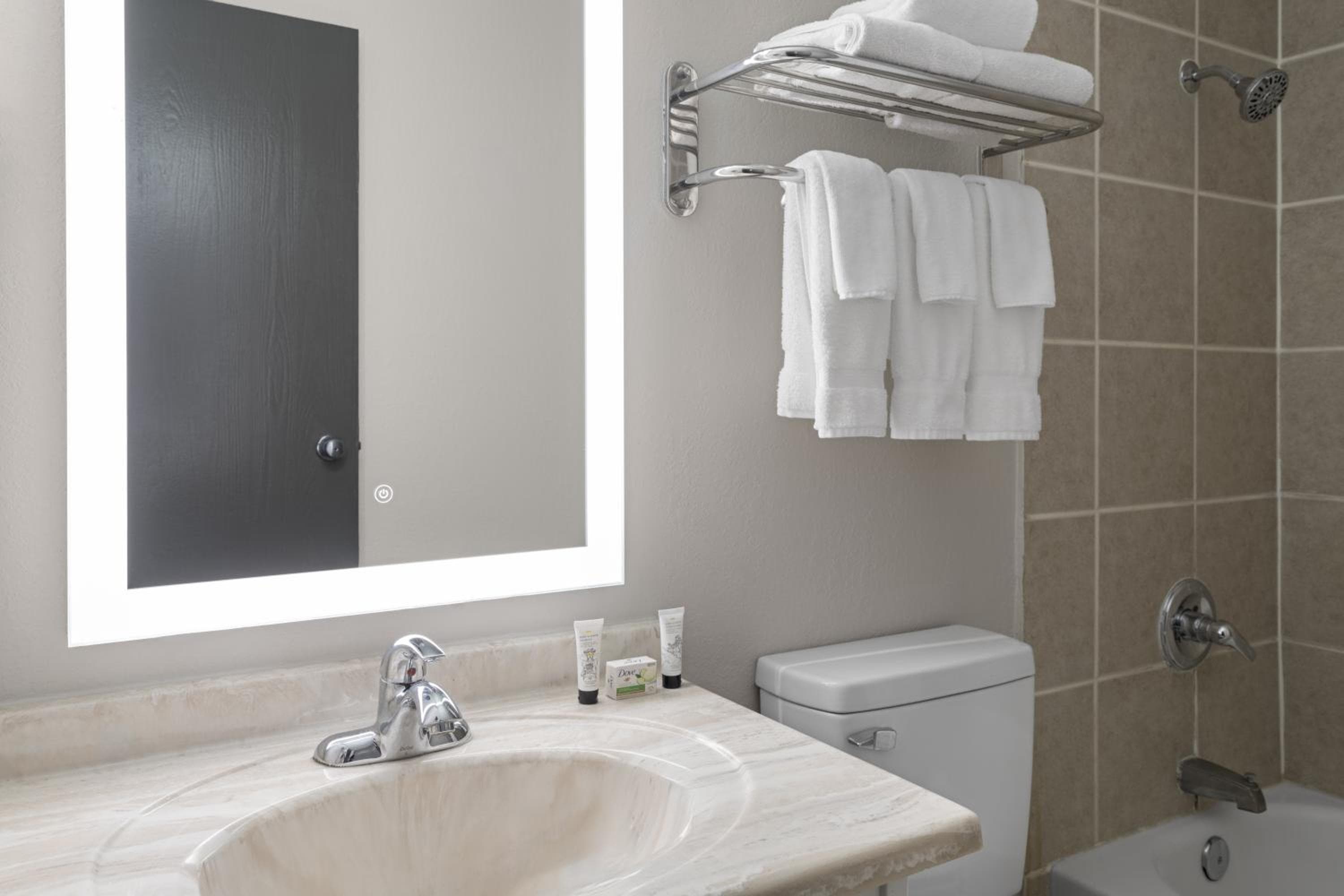 Baymont by Wyndham Liberty MO