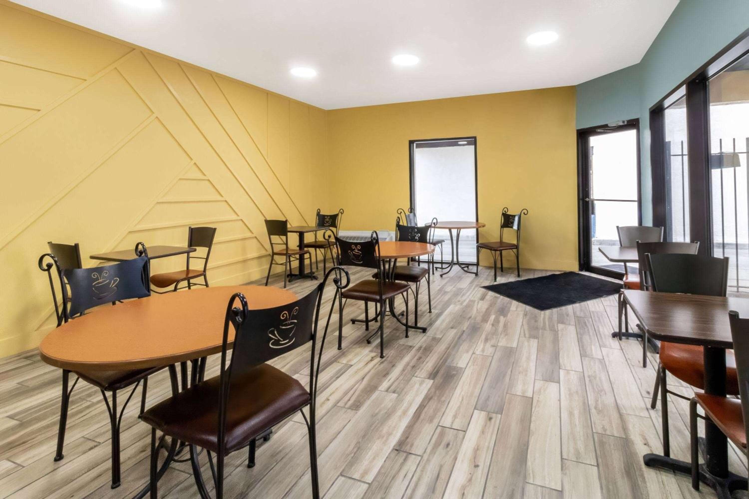 Super 8 by Wyndham Vandalia/Dayton International Airport