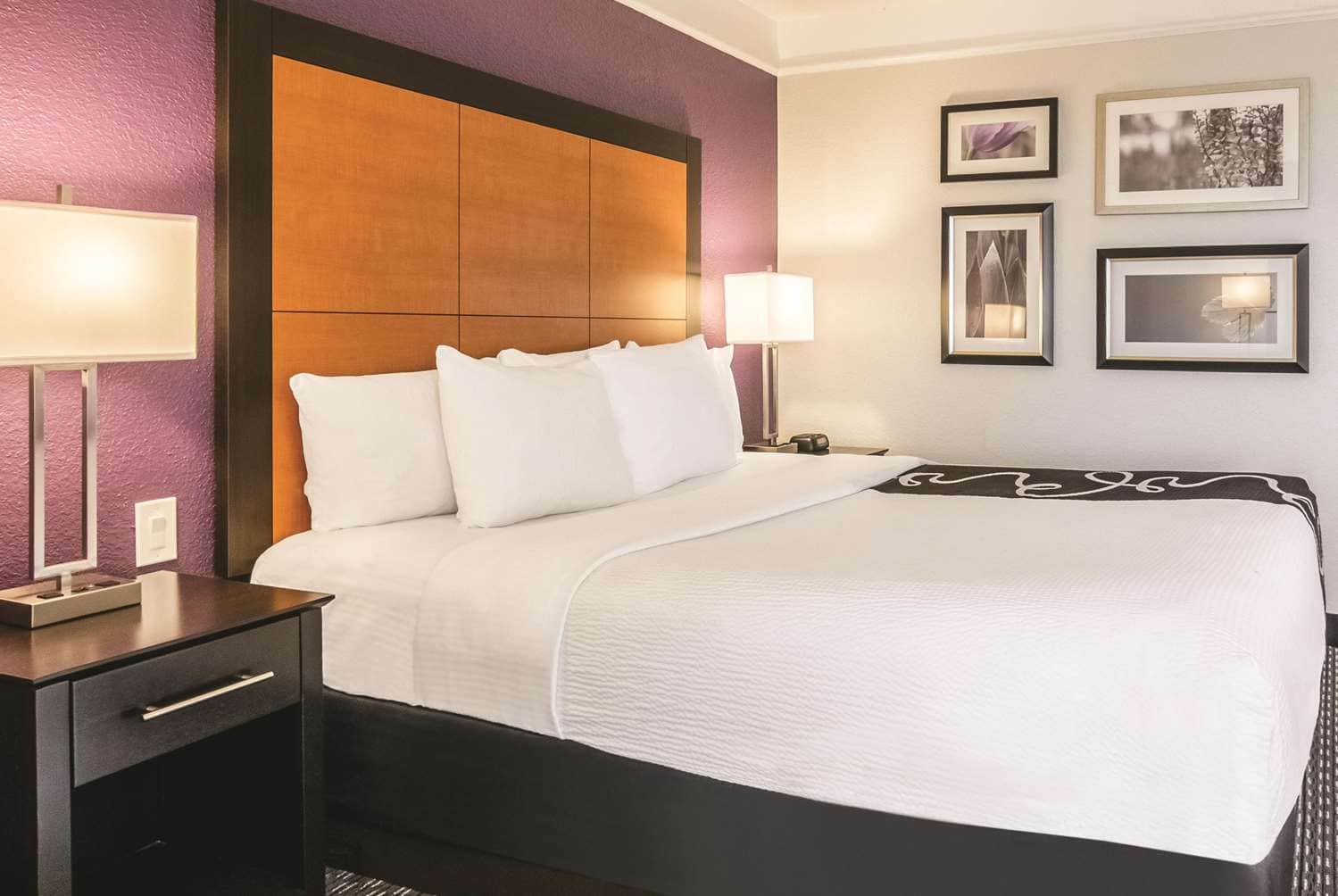 La Quinta Inn & Suites by Wyndham Orlando Airport