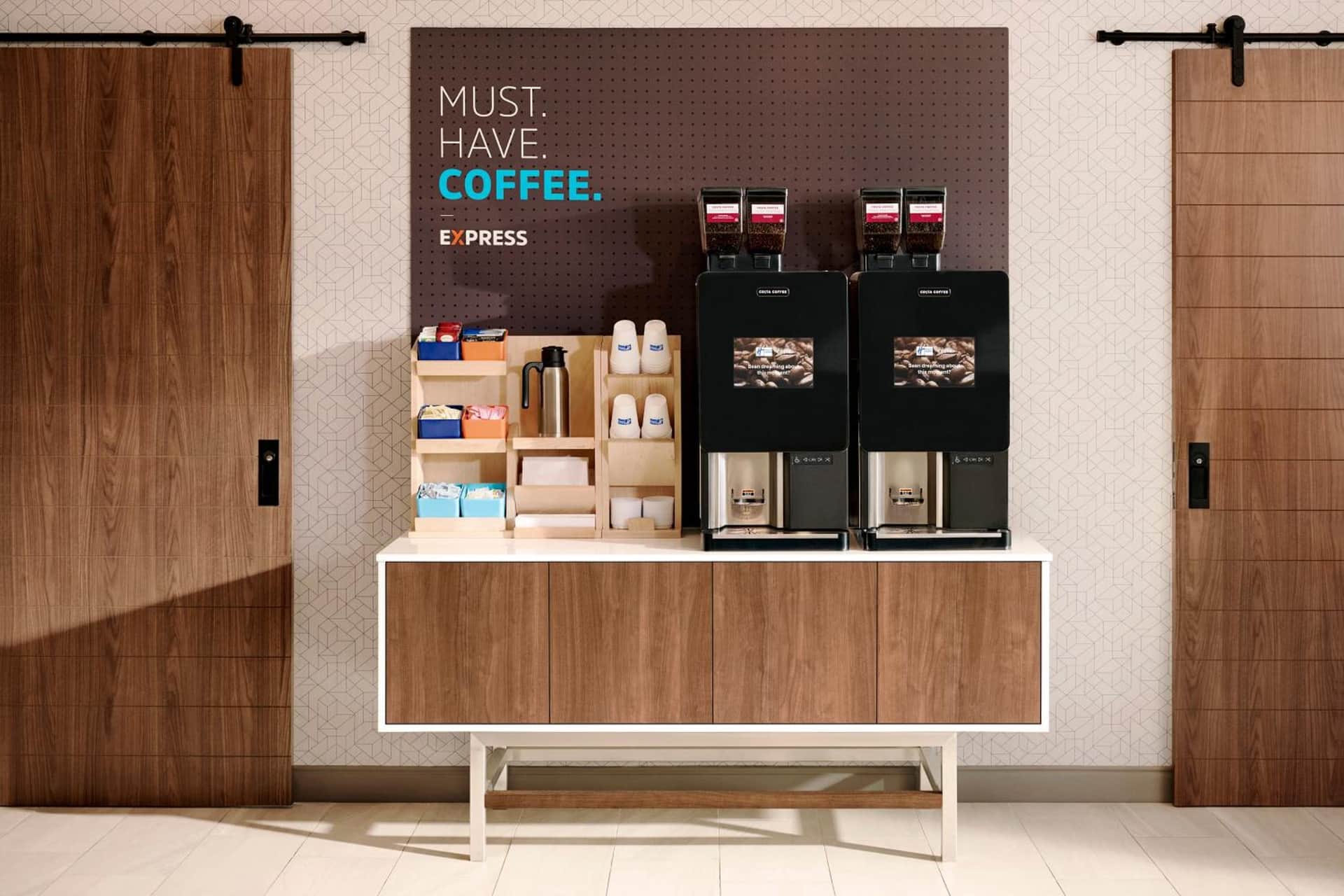 Holiday Inn Express & Suites - Naples Downtown - 5th Avenue