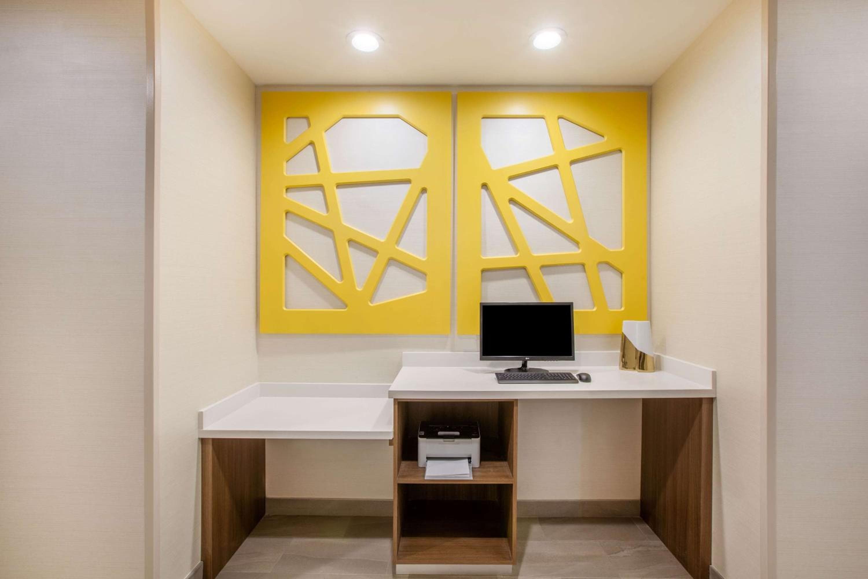 La Quinta Inn & Suites by Wyndham Dallas Duncanville