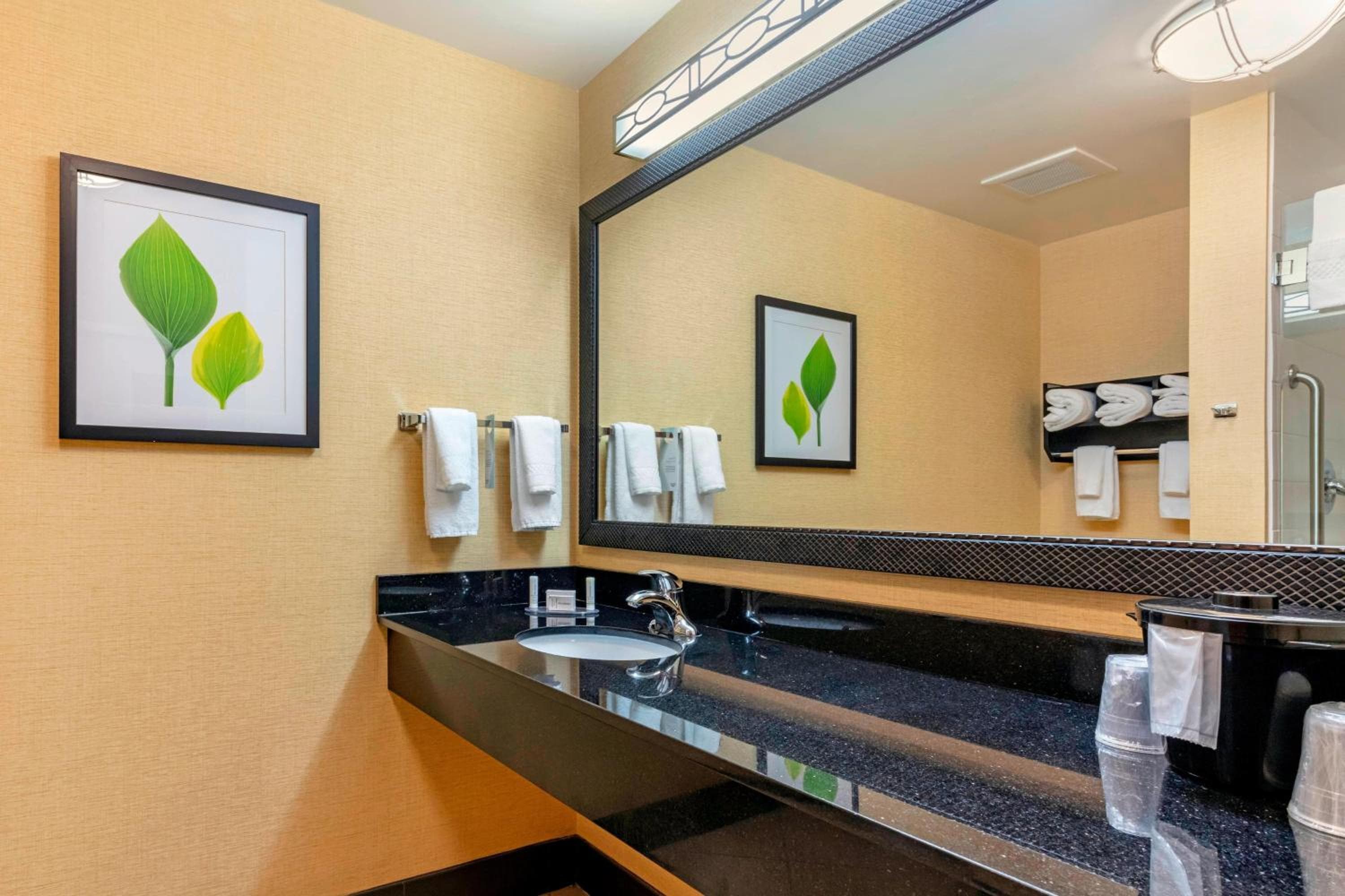 Fairfield Inn & Suites Columbus