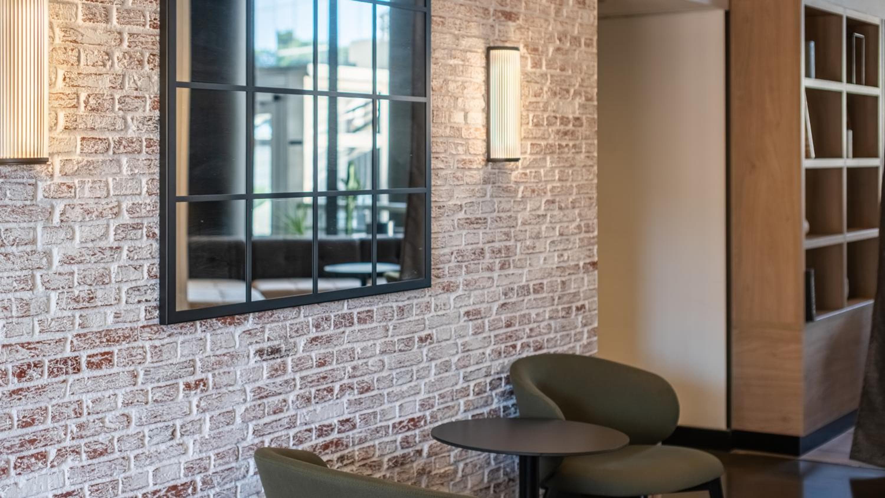 CAMPANILE PRIME NICE AEROPORT