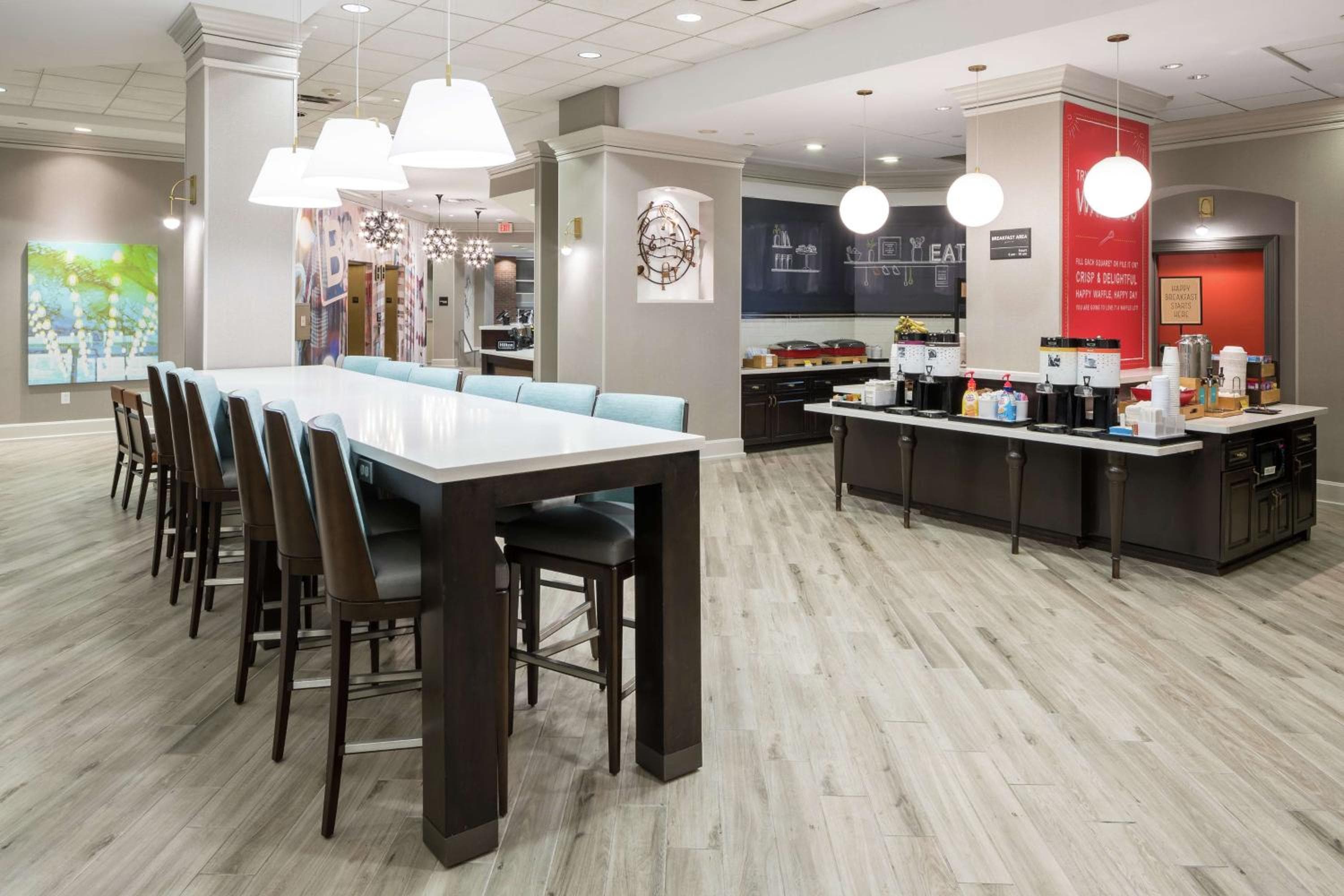 Hampton Inn & Suites Memphis at Beale Street