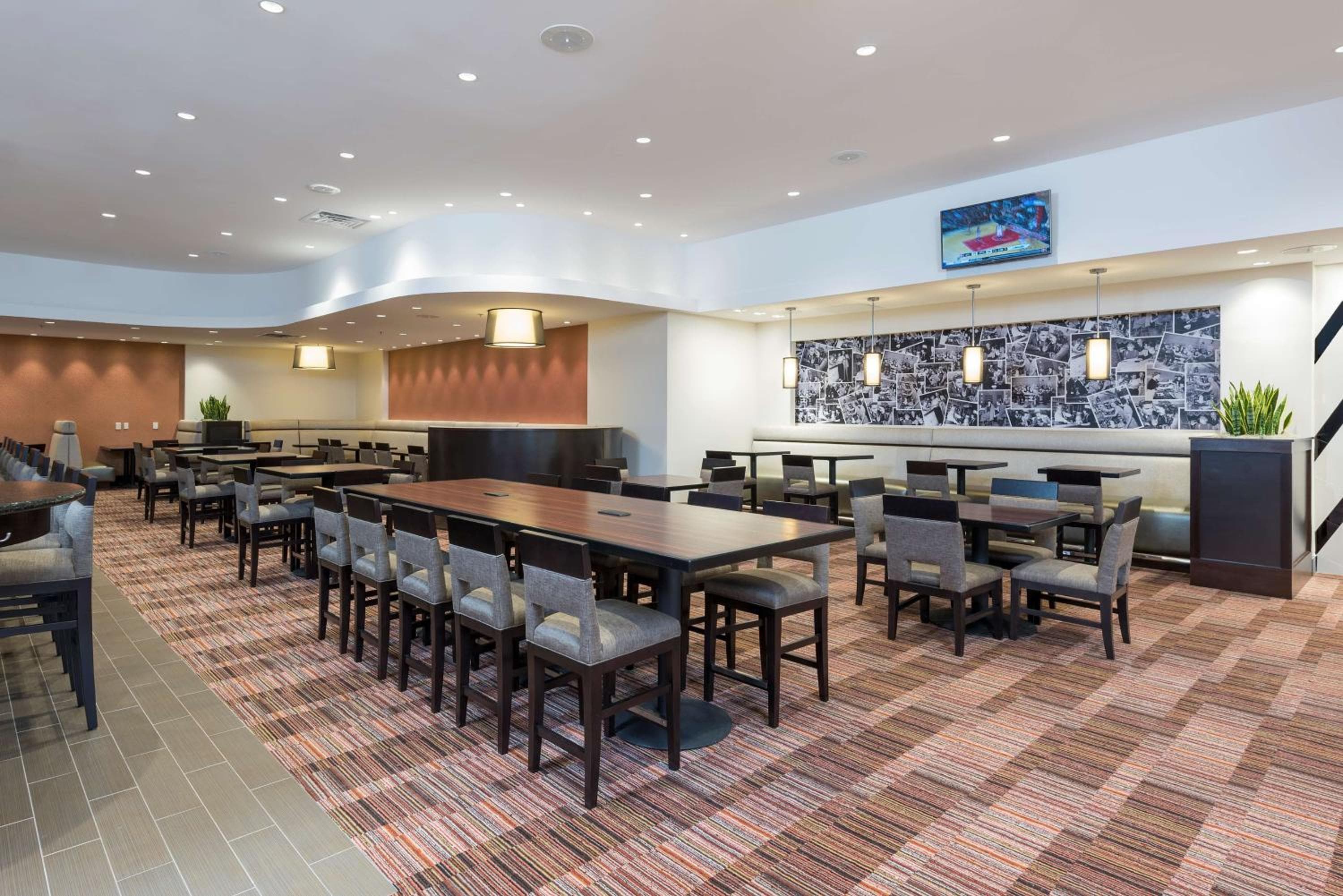 DoubleTree by Hilton Hotel Grand Rapids Airport