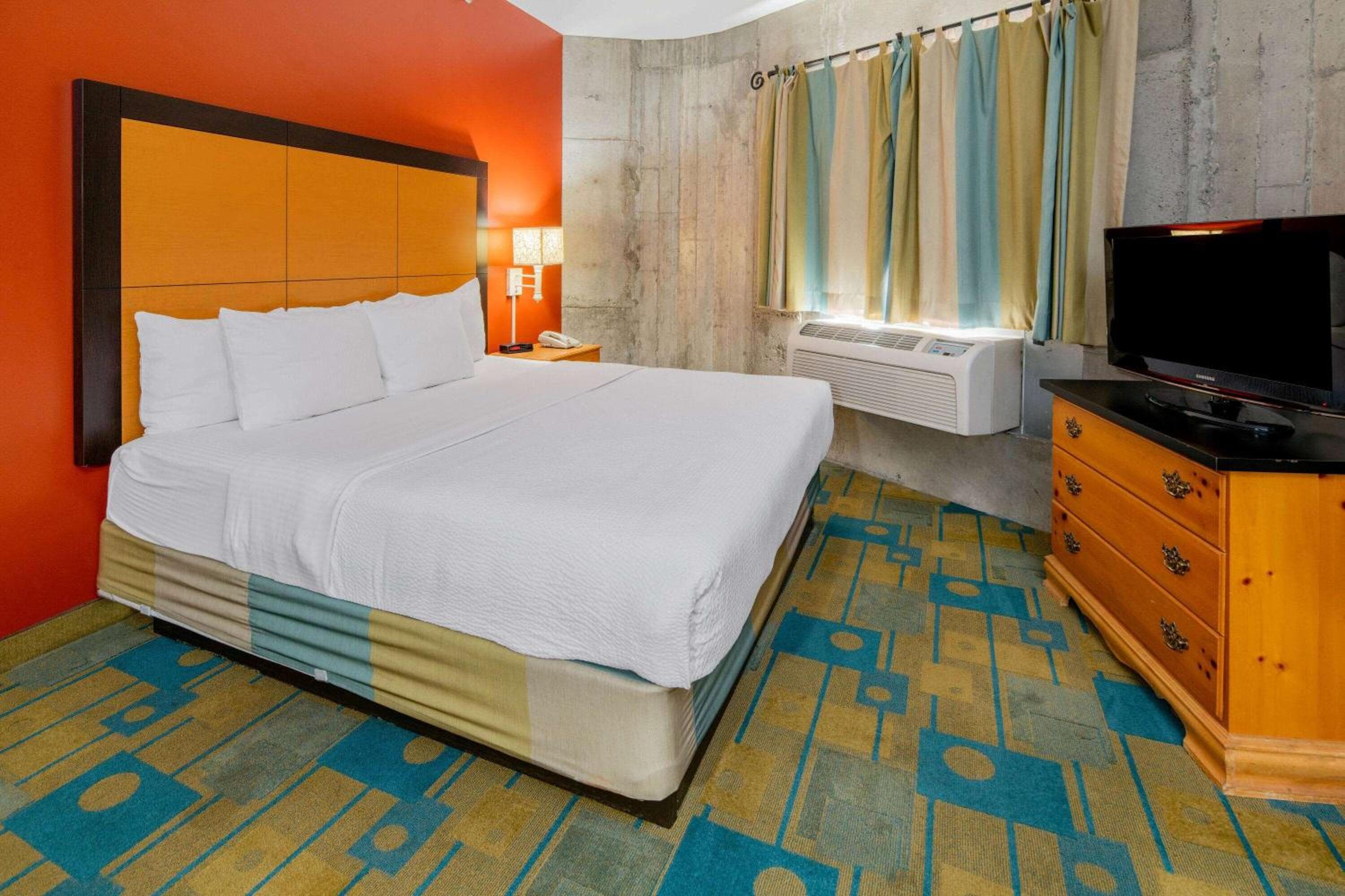 La Quinta Inn & Suites by Wyndham Irvine Spectrum