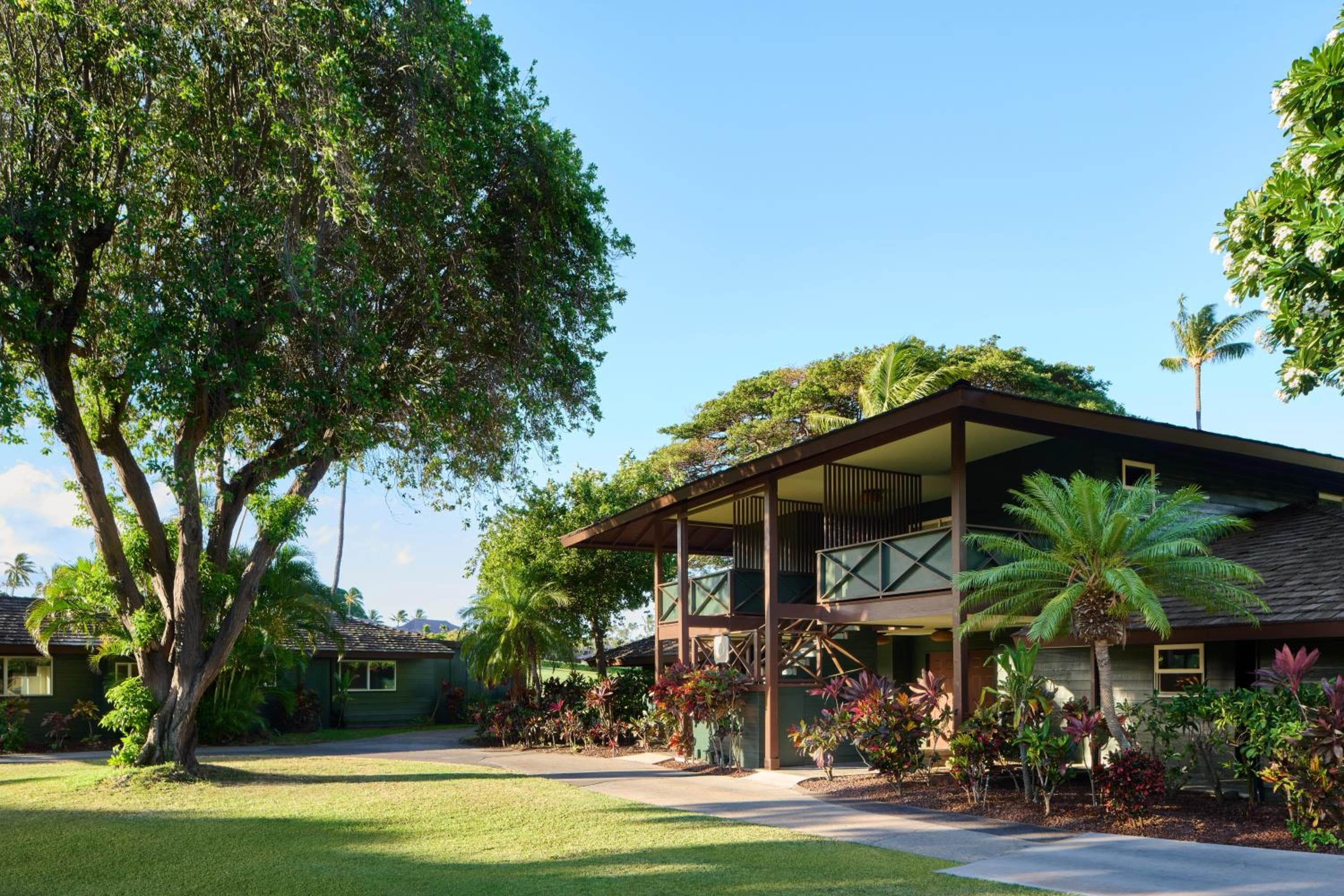 Royal Lahaina Resort & Bungalows