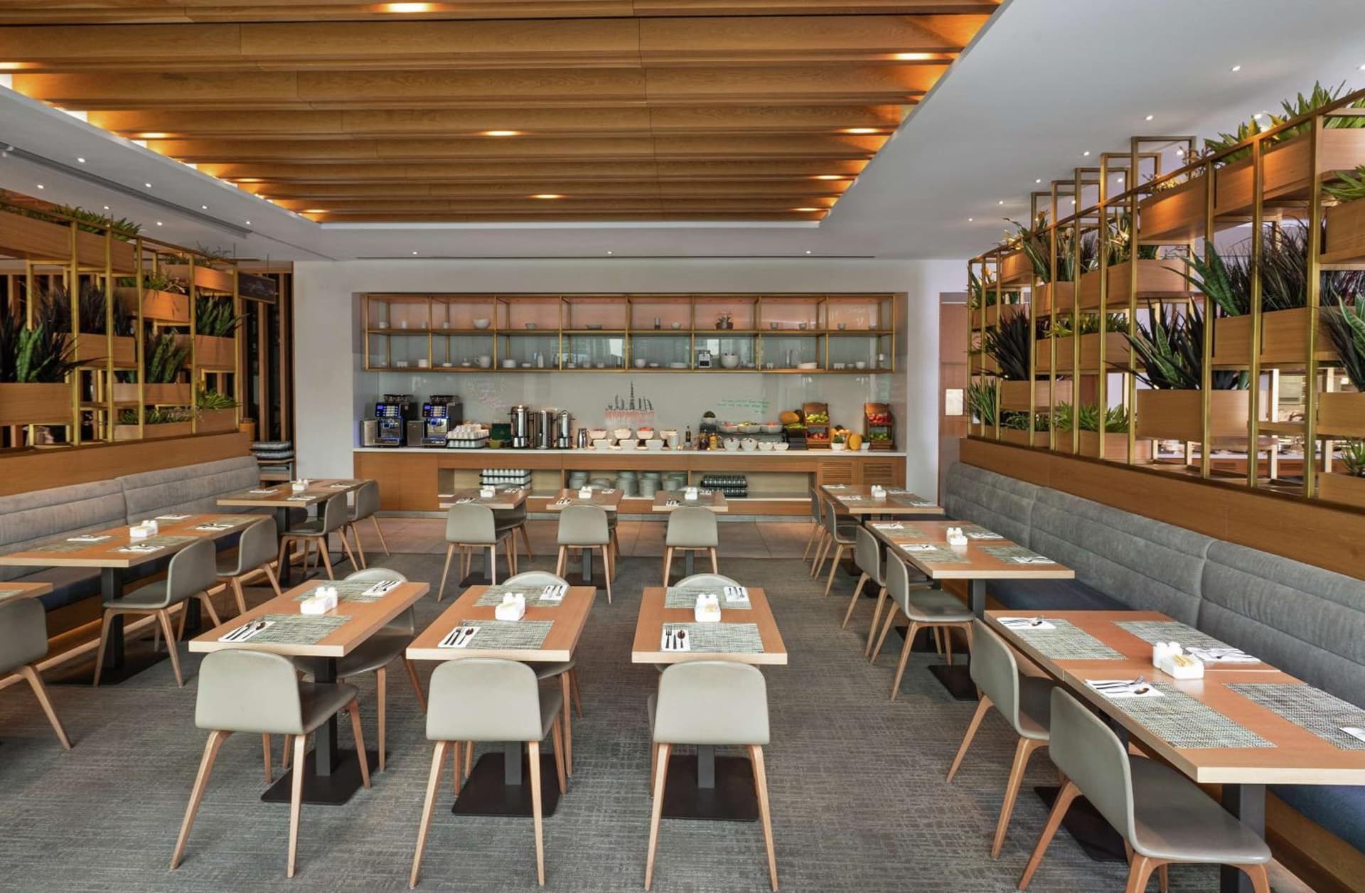Hilton Garden Inn Dubai, Mall Avenue