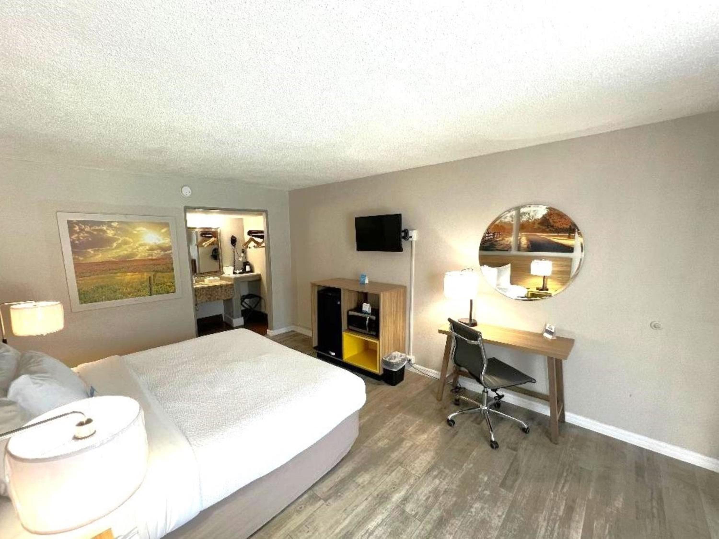 Days Inn by Wyndham Wildwood I-75