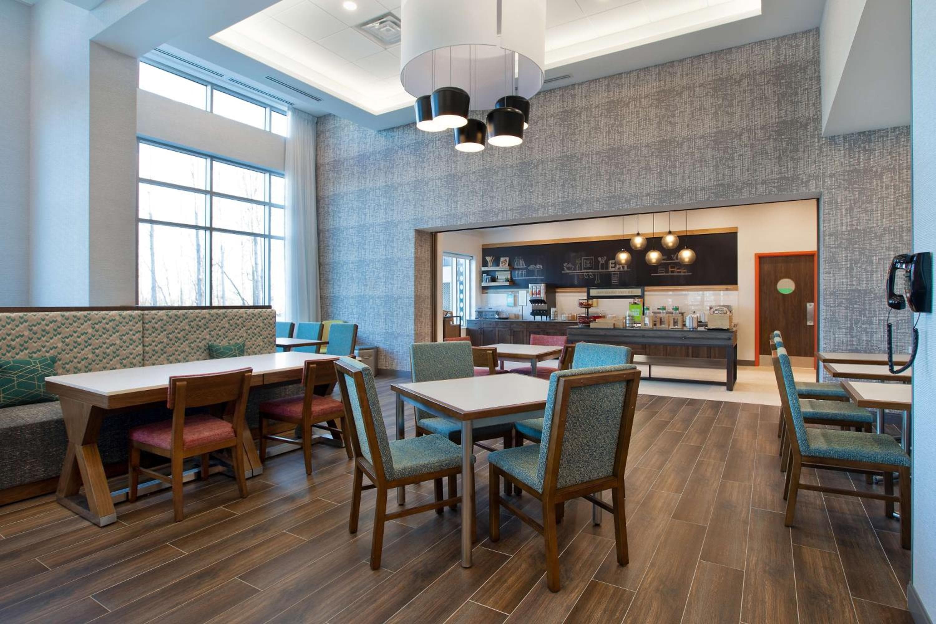 Hampton Inn & Suites Ottawa West